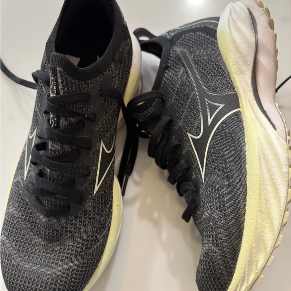 Mizuno Women's Black and Cream Athletic Shoes - Picture 2 of 6